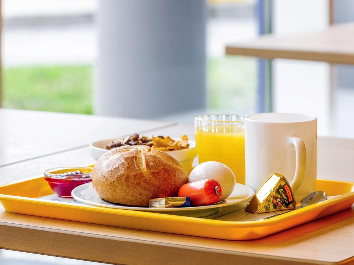 Ibis Budget Fribourg Bagian luar foto